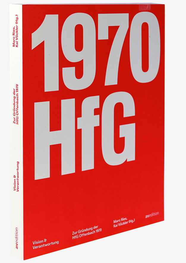 Buch in 3D-Ansicht mit weißem Rücken.